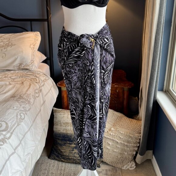 Black and White Zebra Palm Print Swim Cover Up Sarong w Gold Clasp - Picture 4 of 10